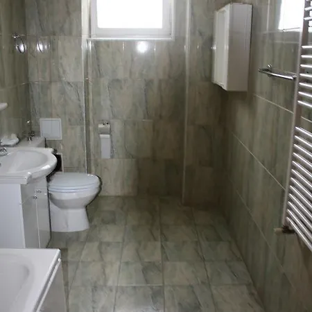 아파트 Apartament Complex Hera 마마이아